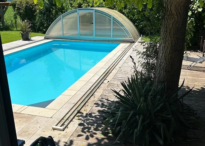 Apartamento Im Grünen Mit Pool Altendorf